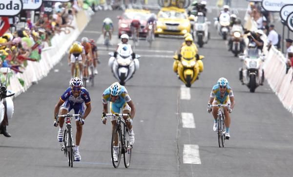 Contador takes second place, gaining 10 seconds on Andy Schleck