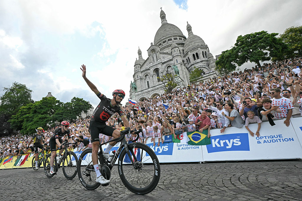 Tudor Pro Cycling Team's French rider Julian Alaphilippe cycles past the Sacre Coeur basilica during the 21st stage of the 113th edition of the Tour de France cycling race, 88,7 km starting and finishing in Paris, on July 26, 2026. (Photo by Loic VENANCE / AFP)
