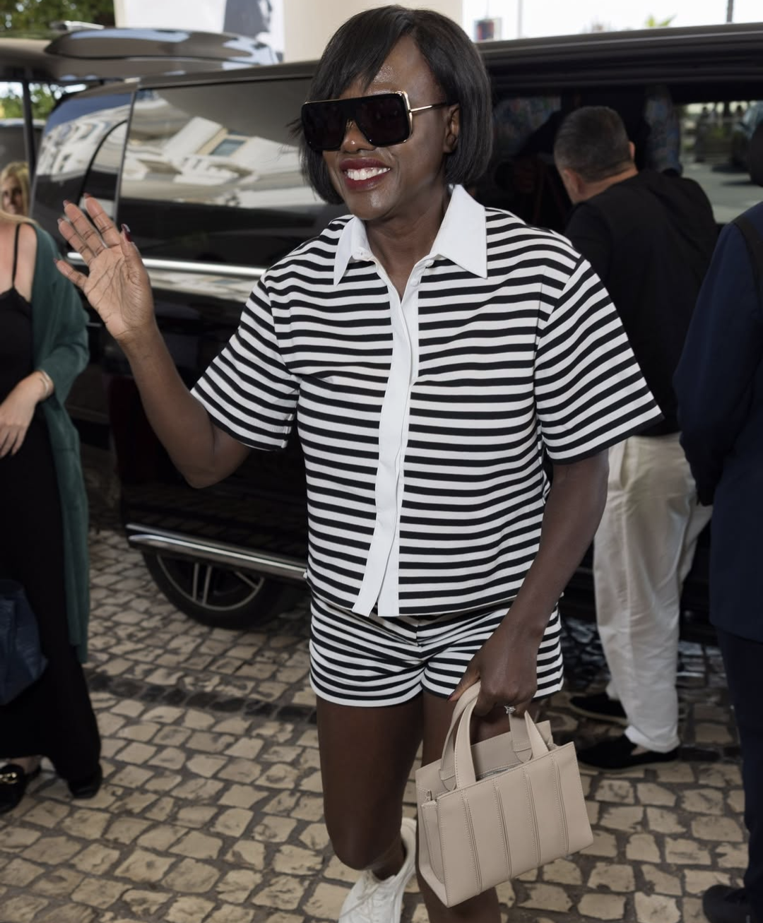 Viola Davis (Max Mara Whitney Bag) (1)