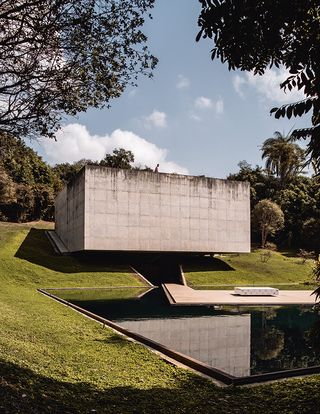 Adriana Varejão Gallery, by architect Rodrigo Cerviño Lopez, with Varejão’s Panacea Phantastica, 2003–2008