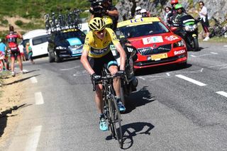 Chris Froome drops all of his GC rivals on the way to the stage 10 finish.
