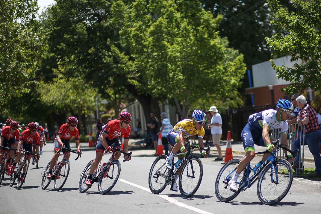 Caleb Ewan (Orica-GreenEdge) follows his teammates