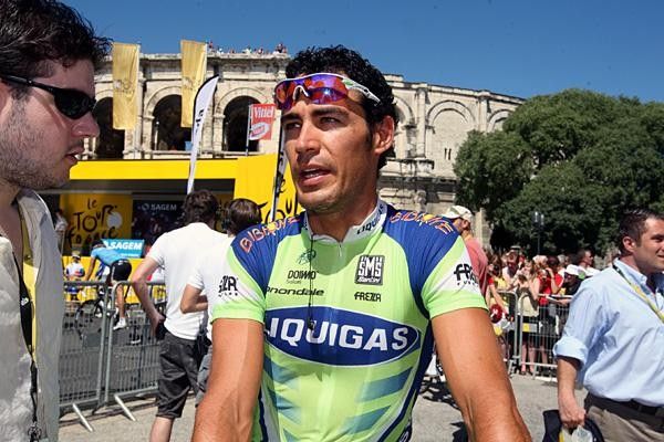 Manuel Quinziato (Liquigas) chews the fat in the Tour village.