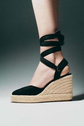 Contrasting Tied Wedges