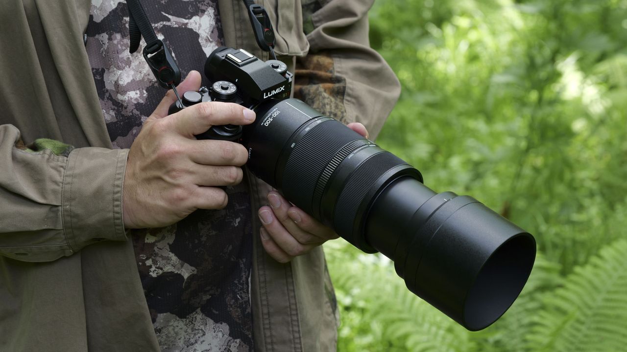 Panasonic unveils its first L-mount zoom lens that reaches 500mm, with industry-leading stabilization performance