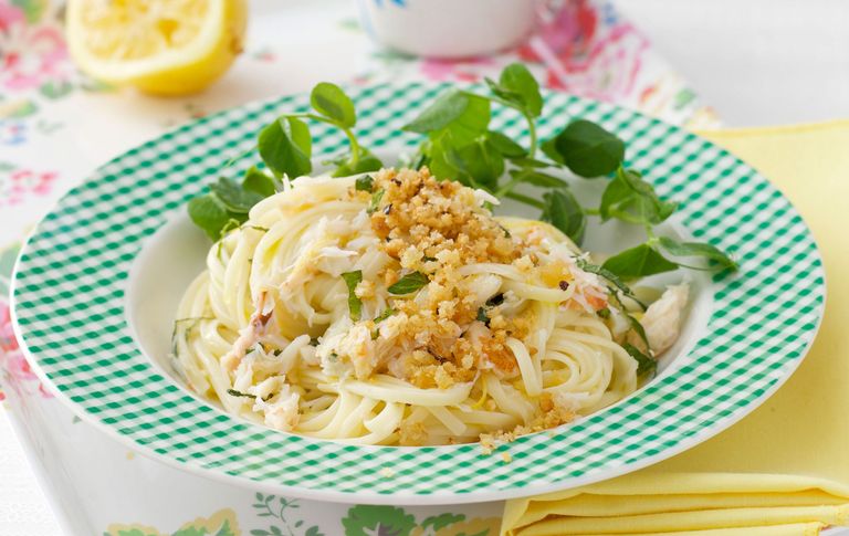 Linguine with crab and mint