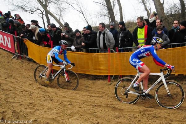 Nikki Harris (UK) followed by Katerina Nash (CZE)