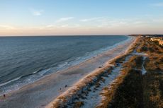 Expanse of beach and ocean at Hilton Head Island