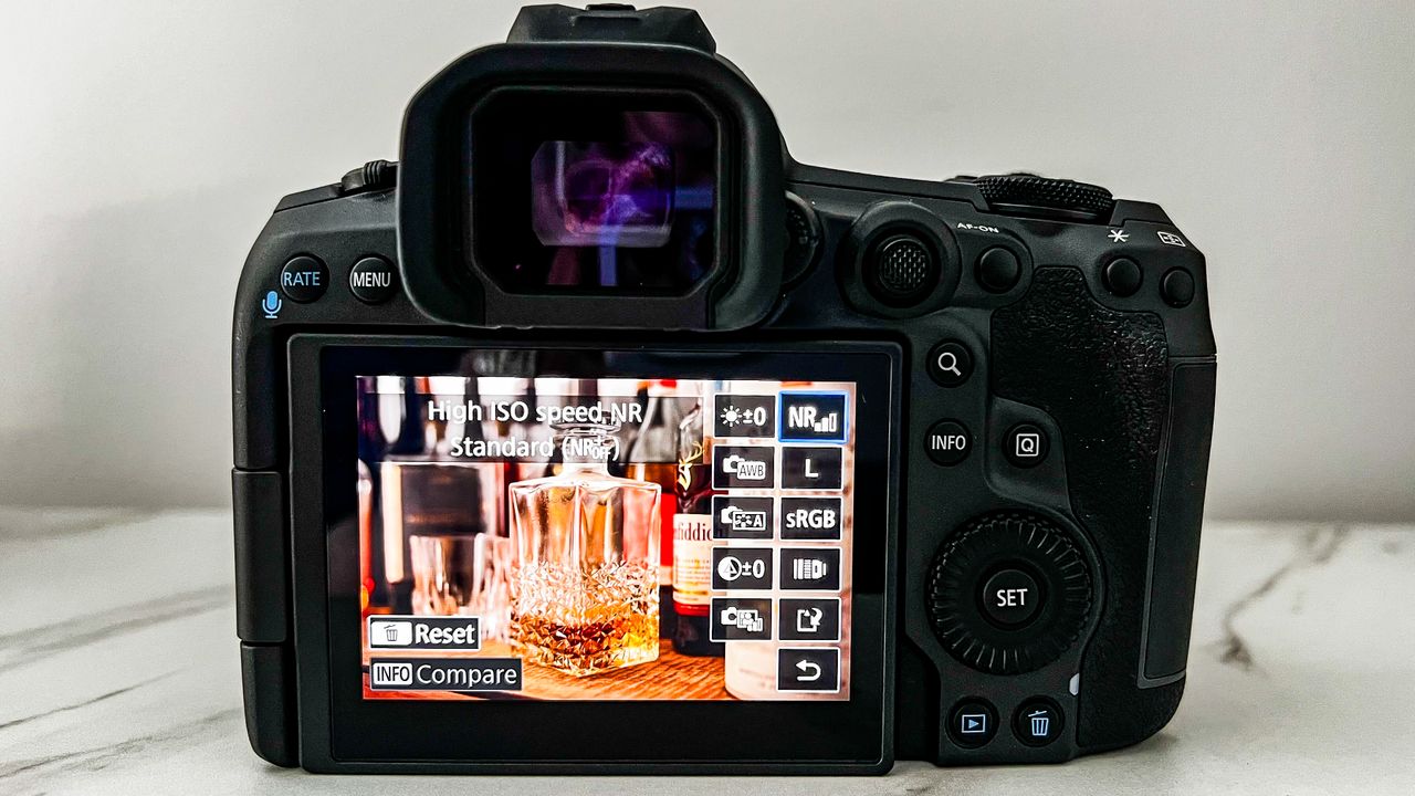 Canon Japan pulls some firmware updates to investigate a glitch