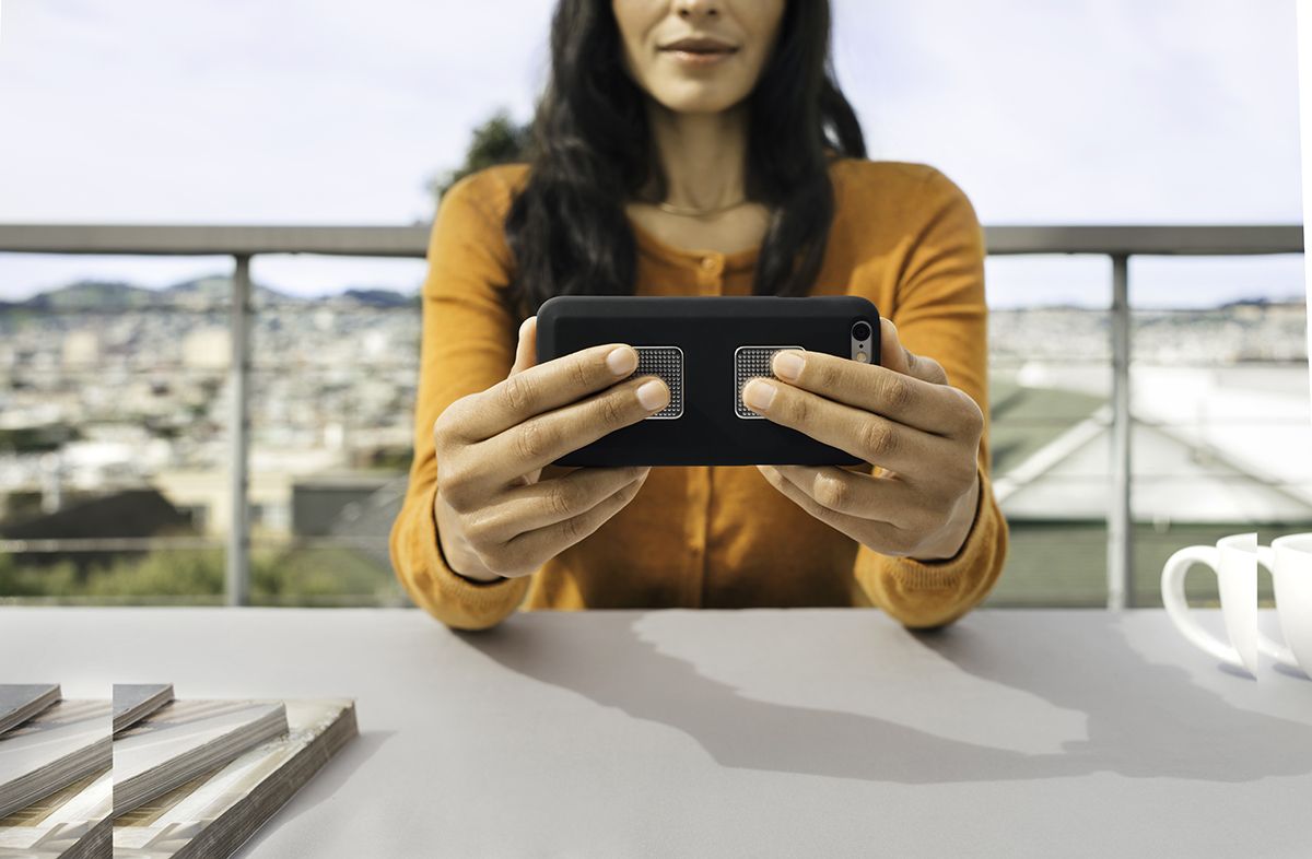 A woman using Kardia technology.