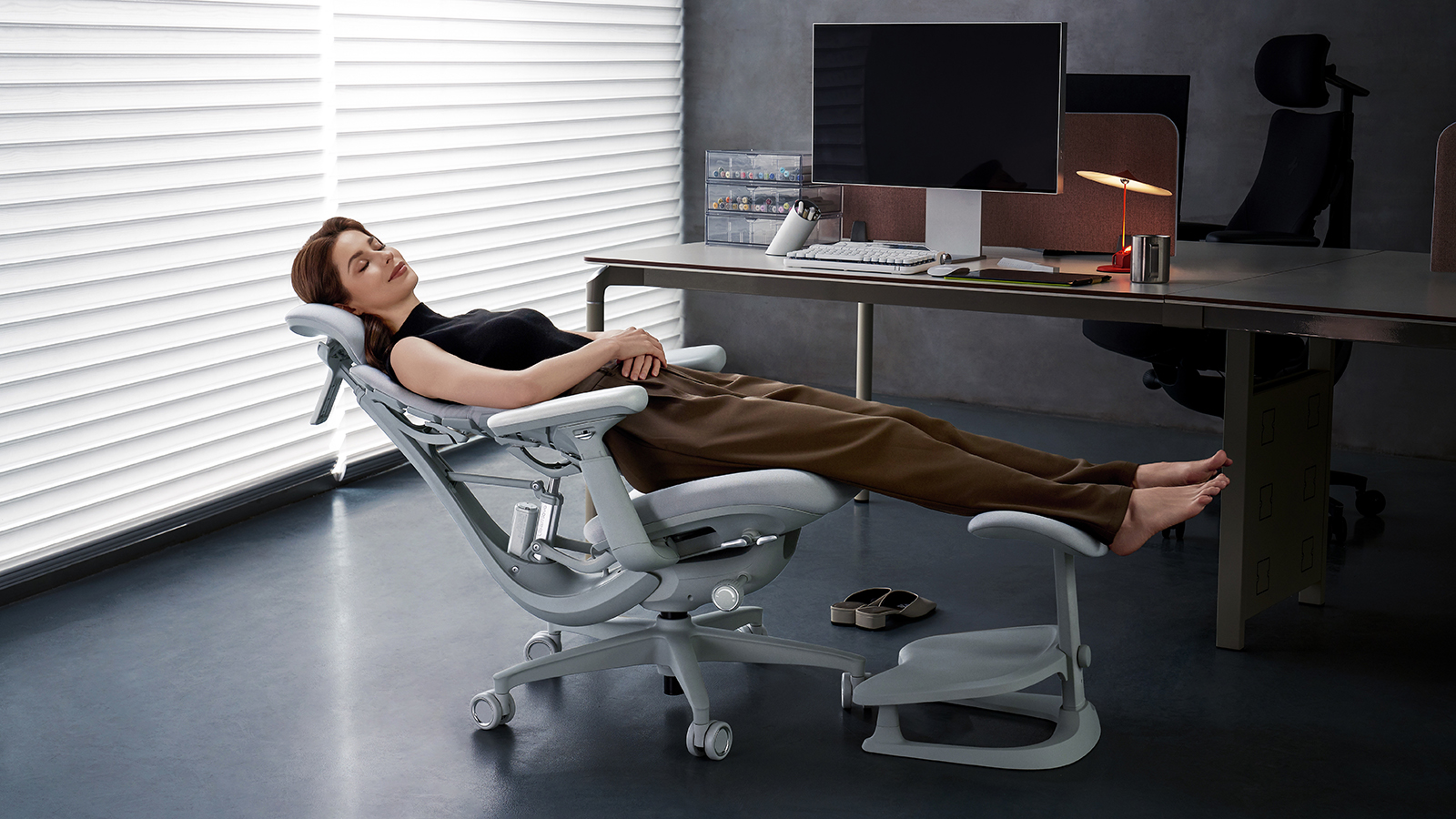 LiberNovo Omni chair in use