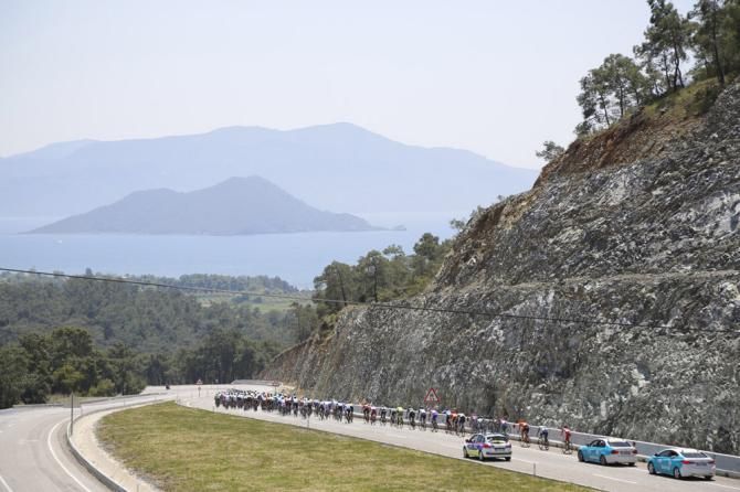 The peloton makes its way from G&ouml;cek to Marmaris during stage 4 at the Tour of Turkey.