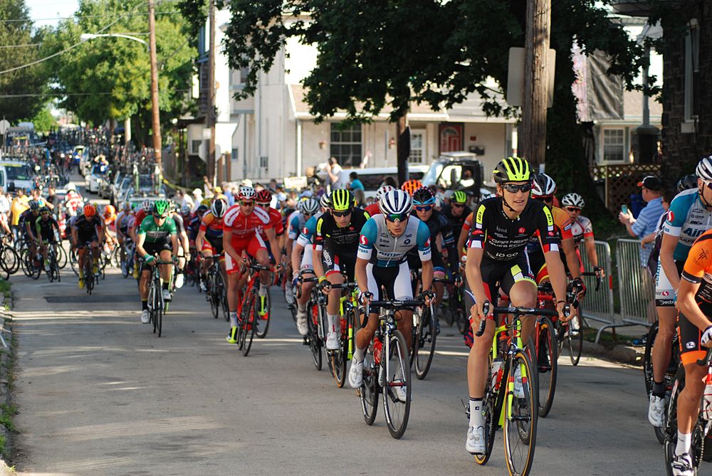 The peloton on the Manayunk Wall