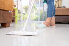 how to dry mop a floor