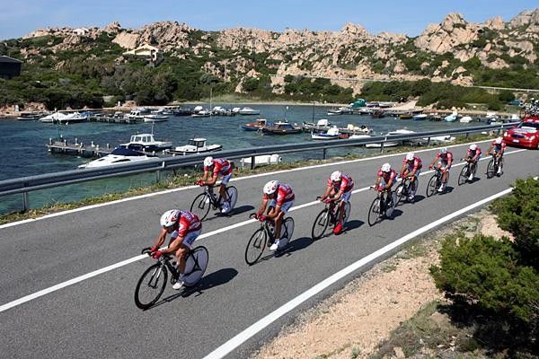Acqua &amp; Sapone-Caffe Mokambo got their Giro off to a solid start, finishing sixth, 1'02 behind Liquigas.