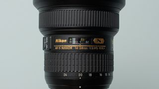 Image shows the Nikon AF-S 14-24mm f/2.8 ED rubber grips