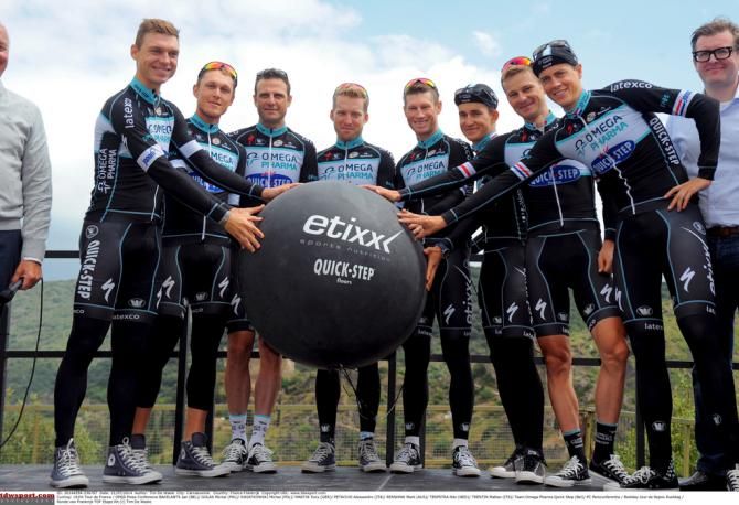 The Tour de France team poses with an Etixx balloon on the rest day