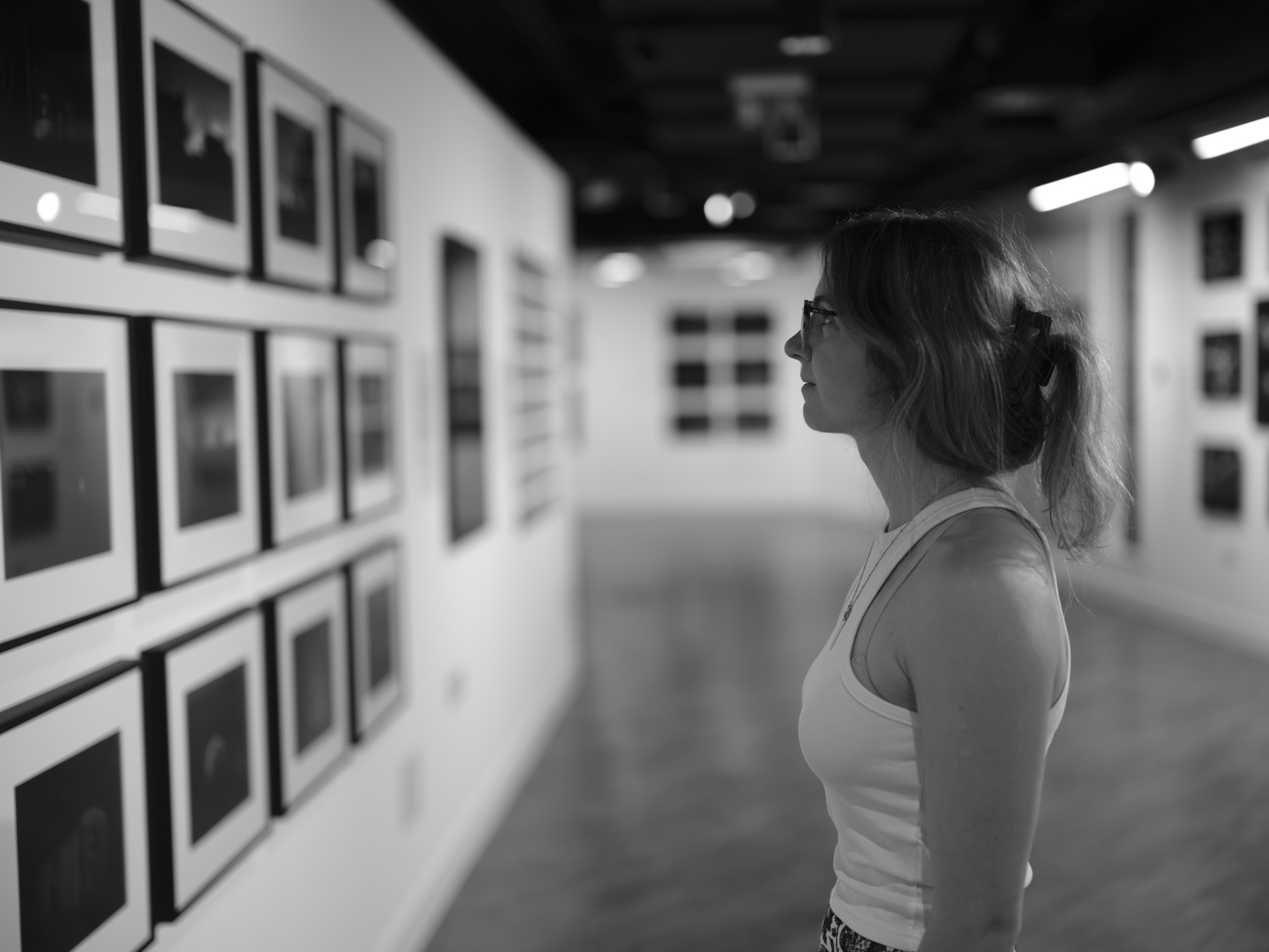 Lady in an art gallery, photo using the Fujifilm GFX100 II and GF 55mm F1.7 lens