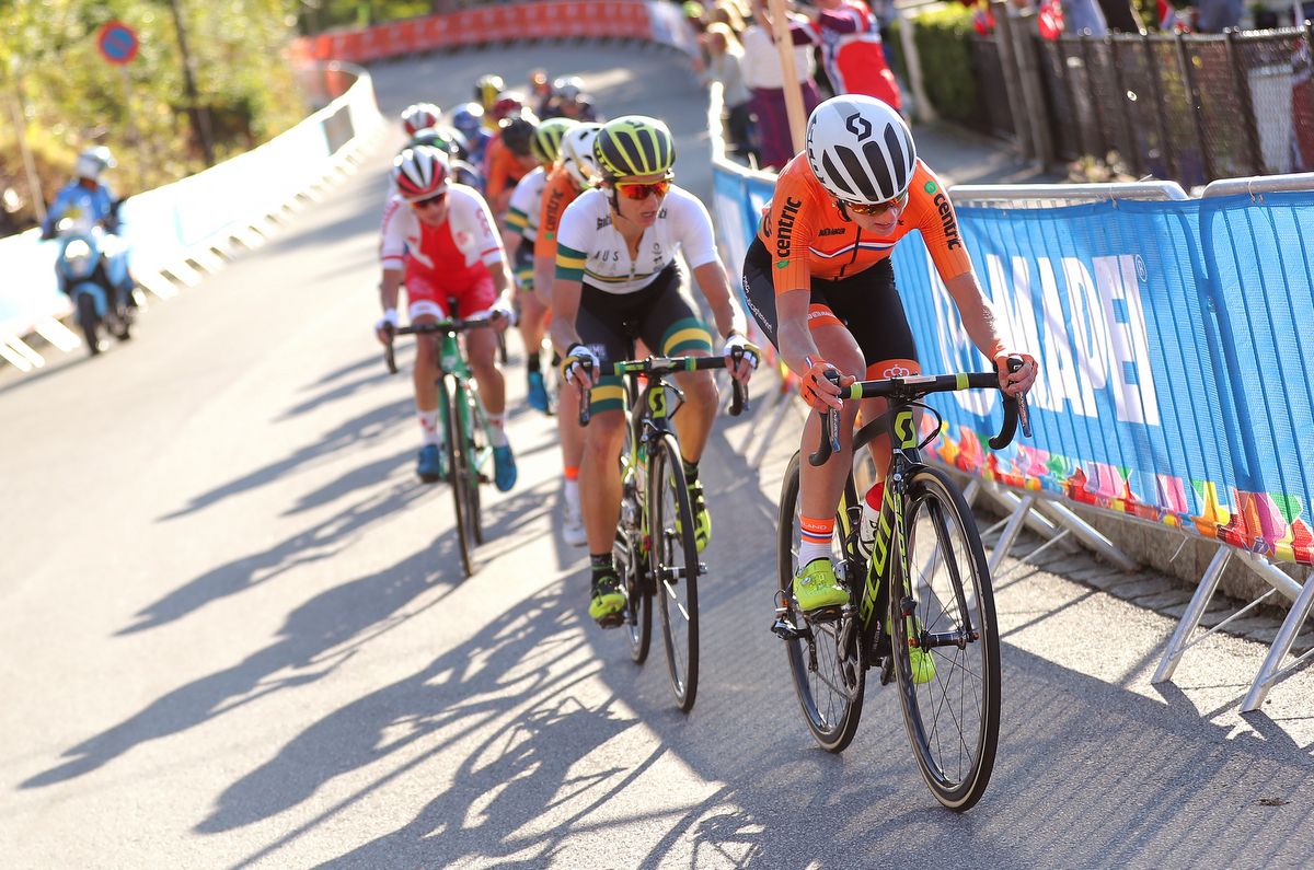 Katrin Garfoot (Australia) tracking moves