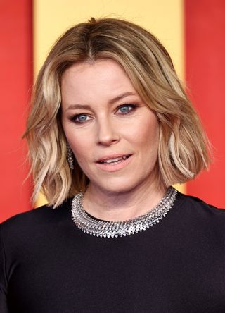 Elizabeth Banks attends the 2024 Vanity Fair Oscar Party Hosted By Radhika Jones at Wallis Annenberg Center for the Performing Arts on March 10, 2024 in Beverly Hills, California