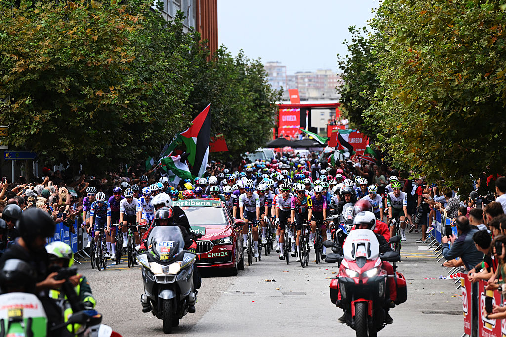 The peloton start stage 12 at the Vuelta a España 2025