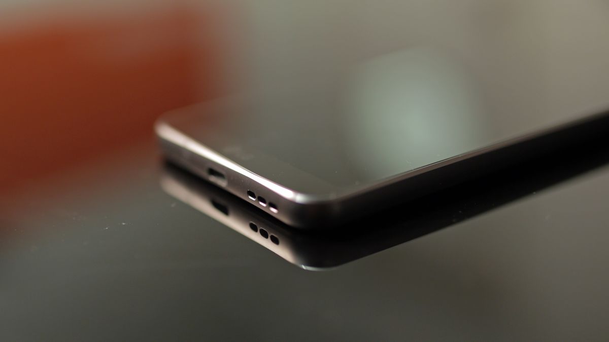 This is our first glance of the LG G7, and it looks like an iPhone X