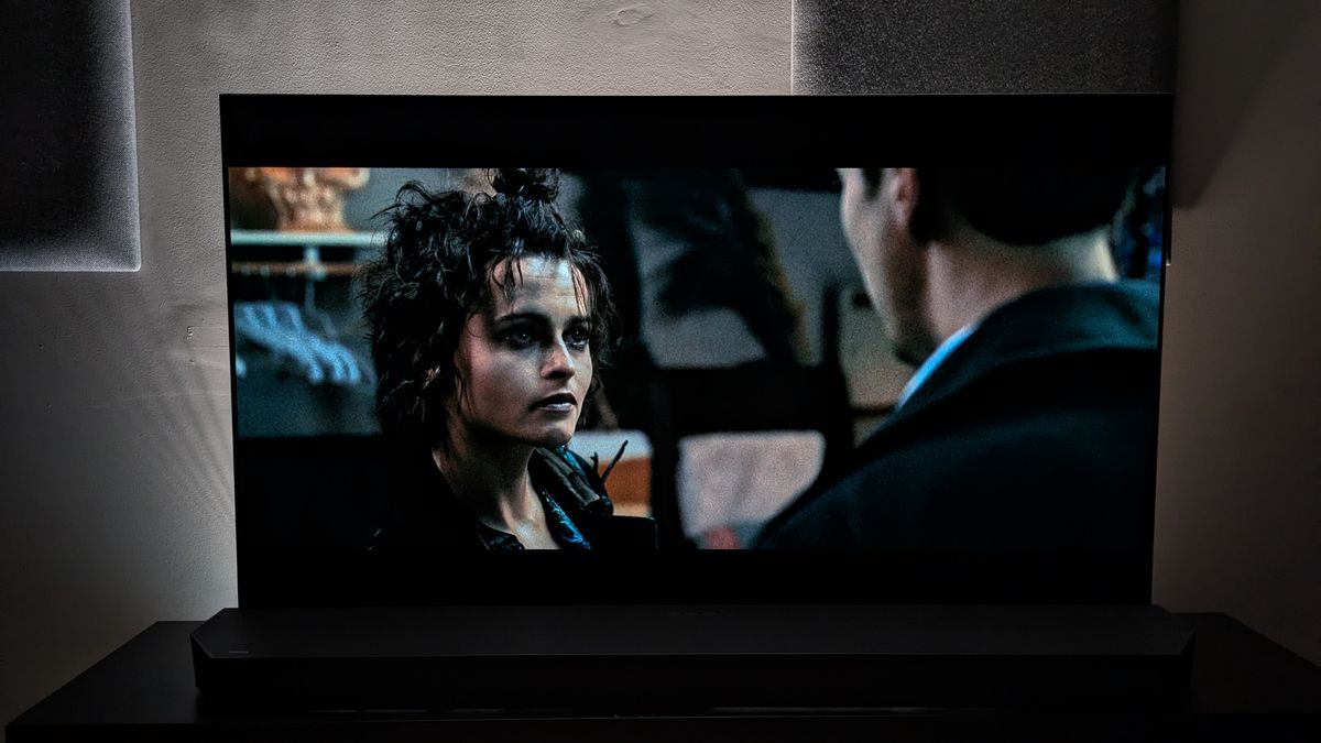 A shot Marla from Fight Club 4K Blu-ray on LG G5 OLED. The 4K Blu-ray shows Marla has had marks on her face digitally removed which are present in the HD Disney stream