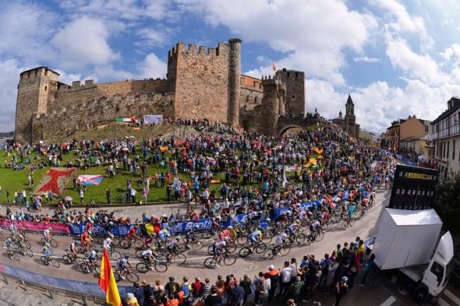 Passing the Ponferrada castle