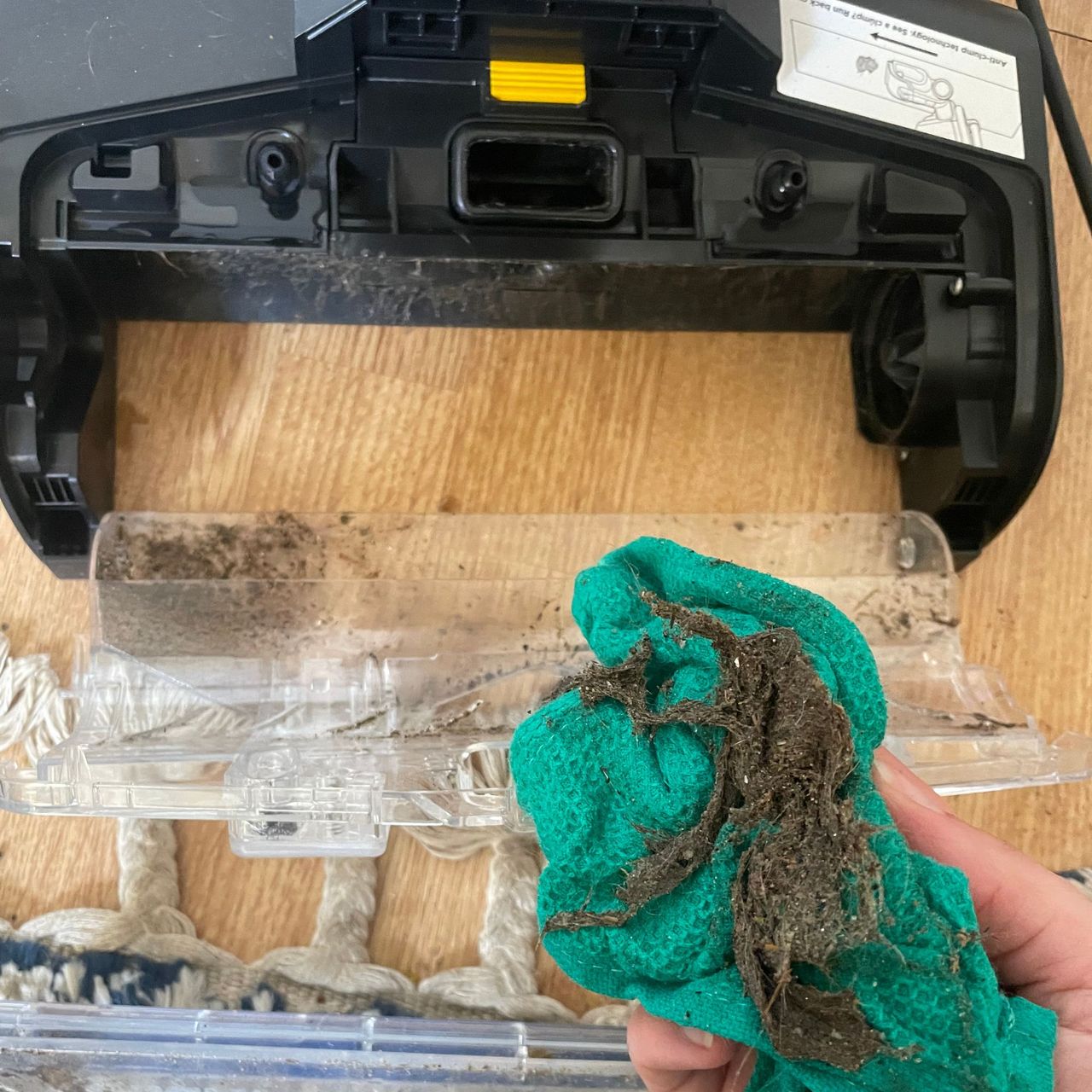 Cleaning dirt from the Shark CarpetXpert HairPro Pet Deep Carpet Cleaner with Spot Cleaner EX250UK