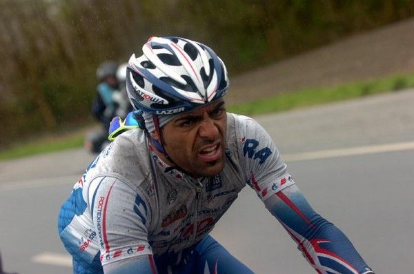 Danilo Napolitano (Katusha) made the 33-man escape.