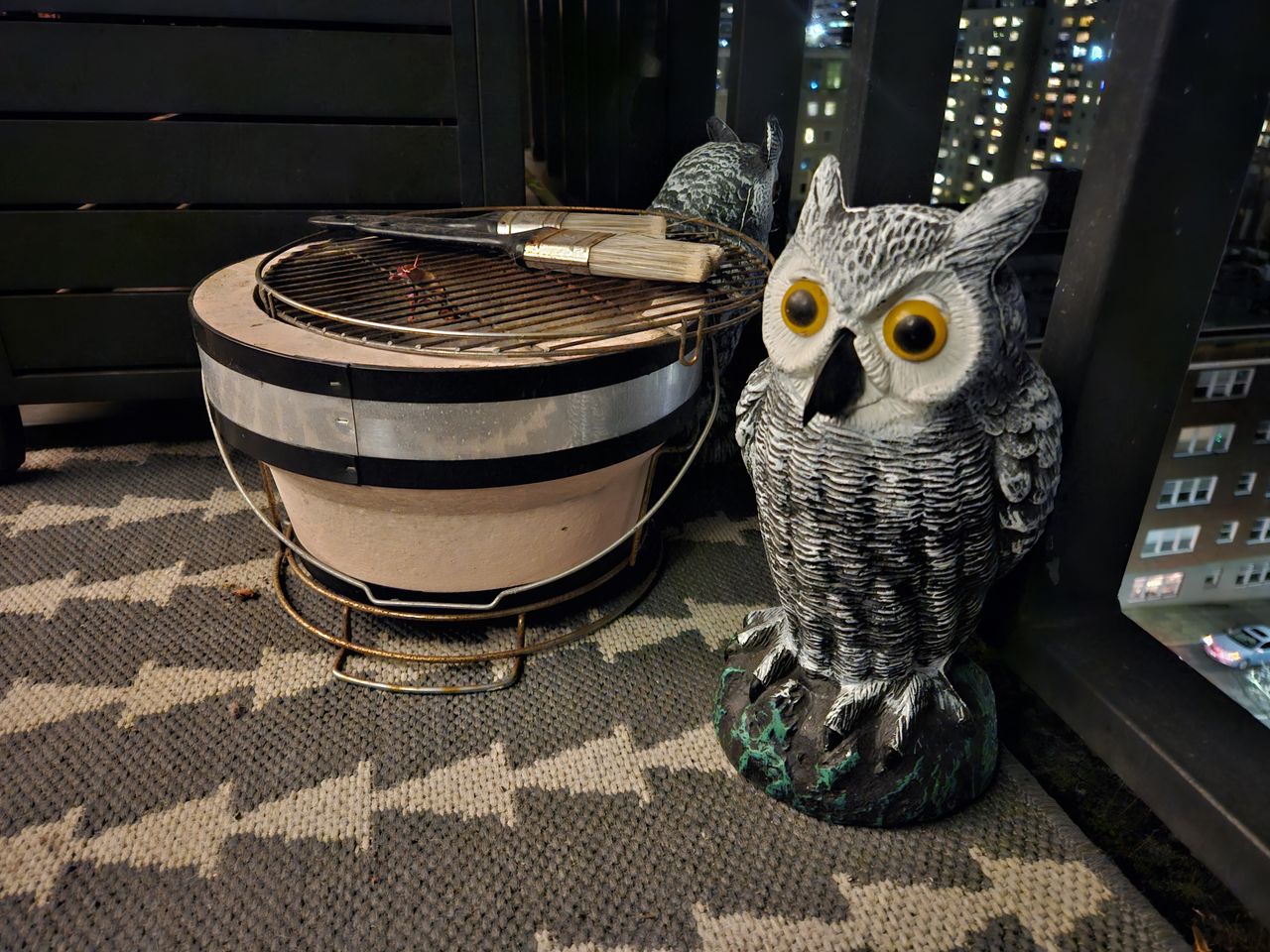 Galaxy S23 camera sample: Nighttime photo of a ceramic owl