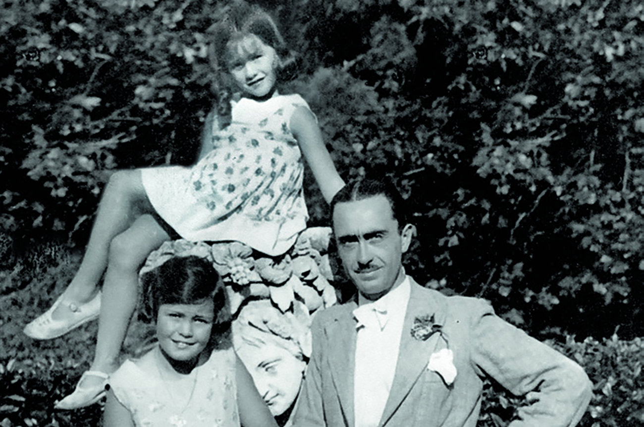 Edouard-Miailhe-and-his-two-daughters-Monique-and-May-Eliane-back-at-Chateau-DucruBeaucaillou-St-Julien-in-1930.jpg
