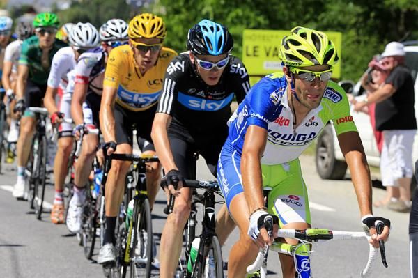 Sky's Bradley Wiggins and Chris Froome keep a close eye on GC rival Vincenzo Nibali (Liquigas-Cannondale).