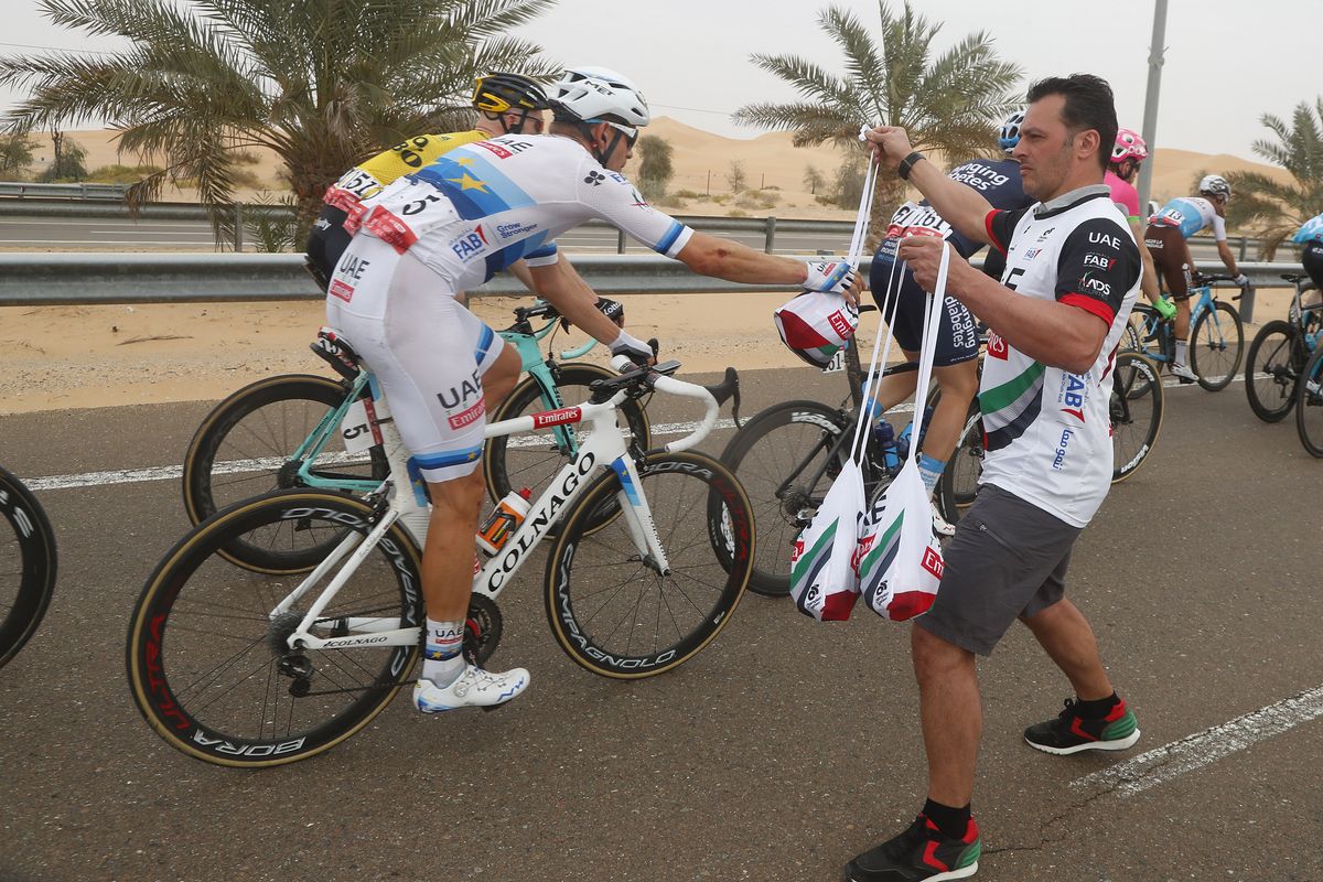Alexander Kristoff picks up some food