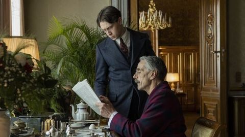 Jeremy Irons and George MacKay in Munich — The Edge of War 
