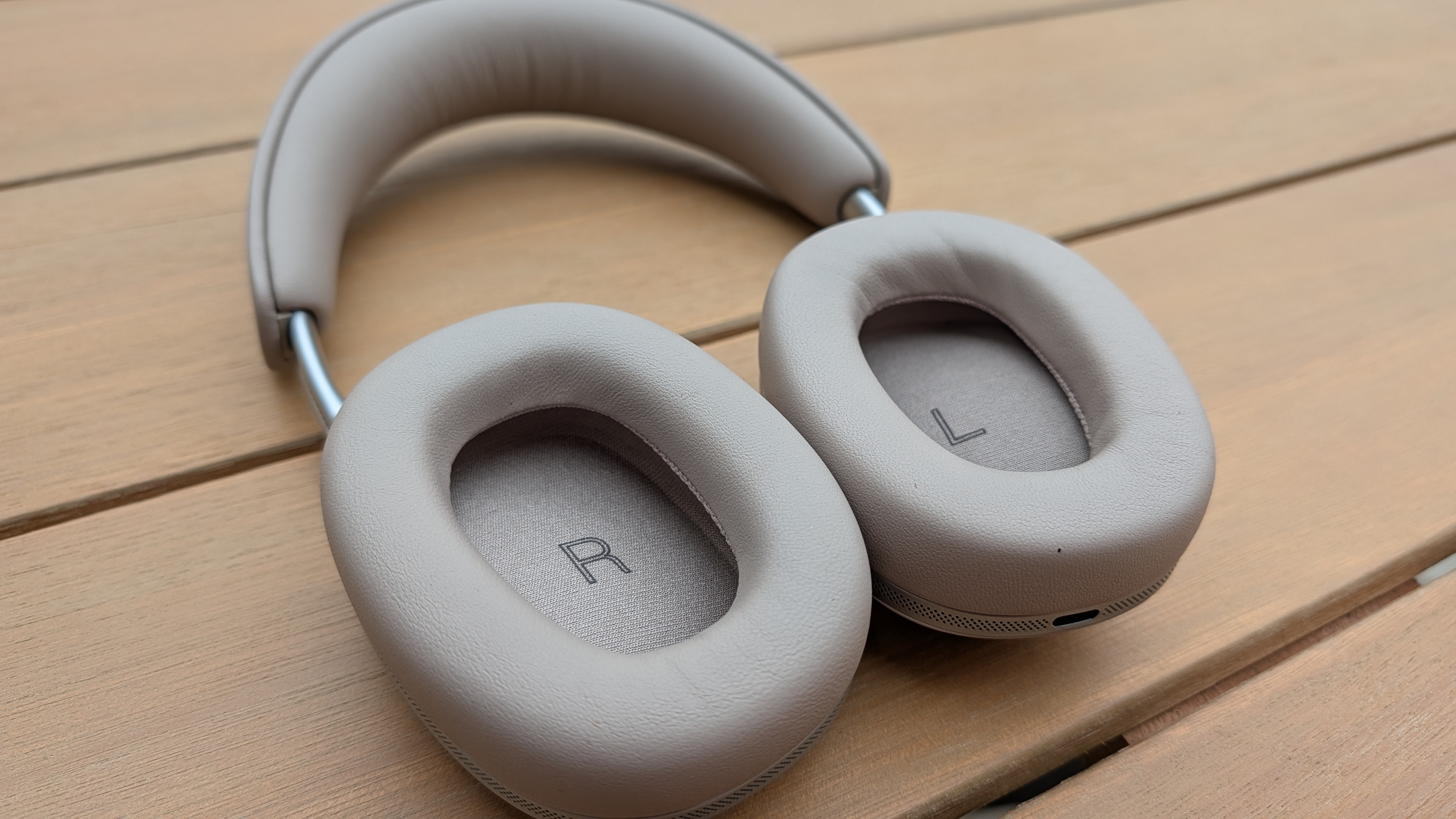 Bowers &amp;amp; Wilkins Px8 S2