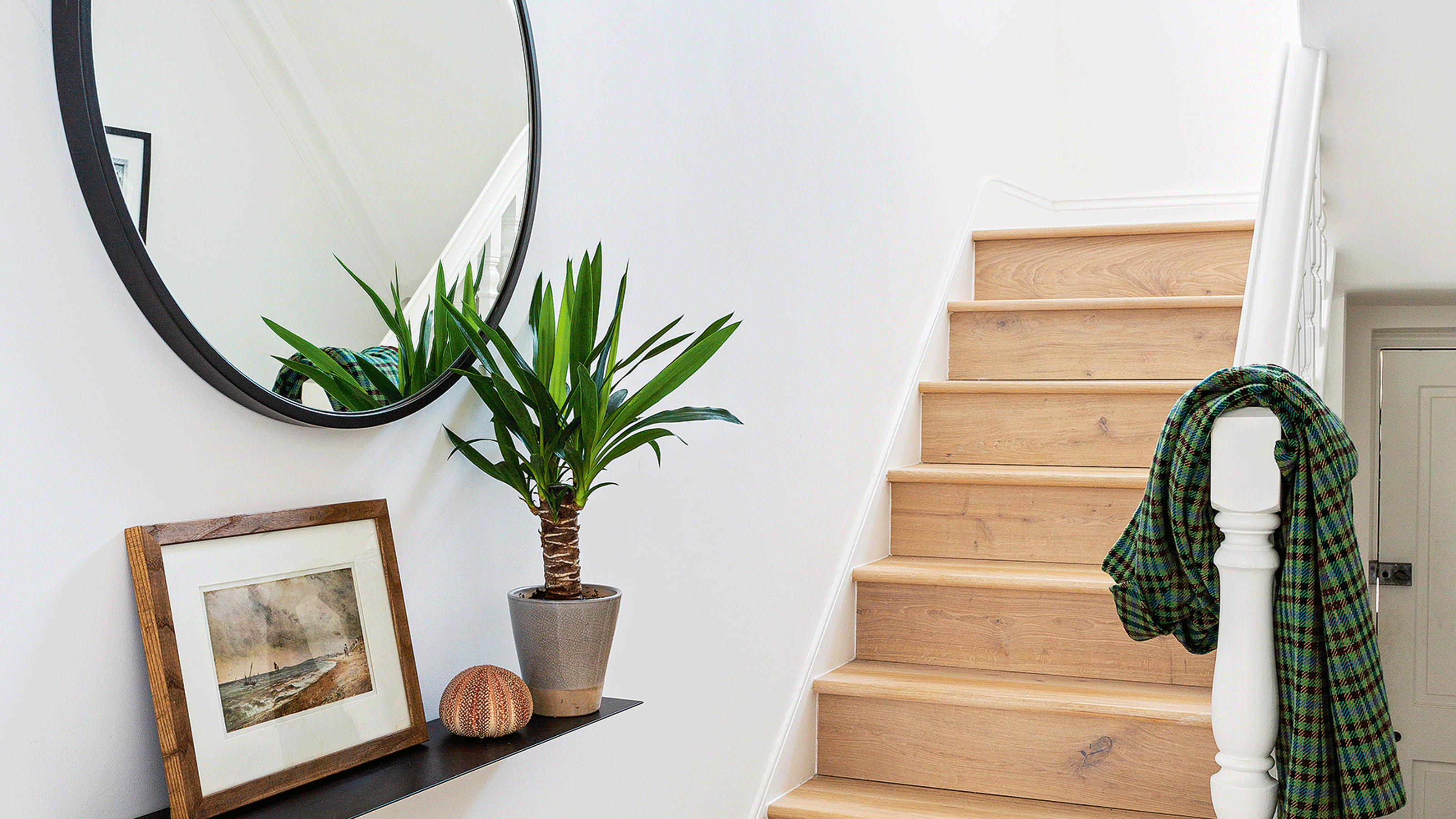 Small Hallway Design Ideas to Create a Warm and Welcoming Feel