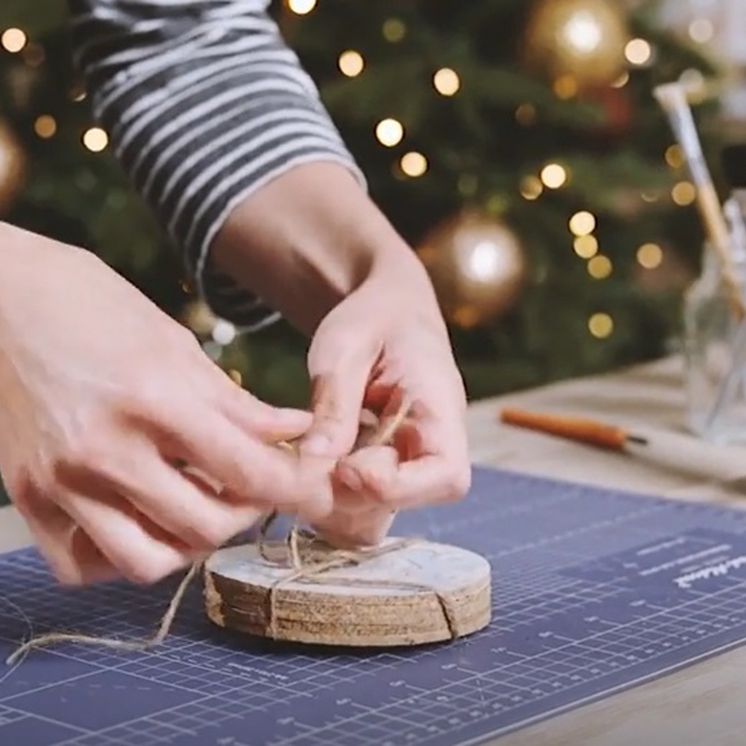 map coaster tied with rope for gift and craft knife