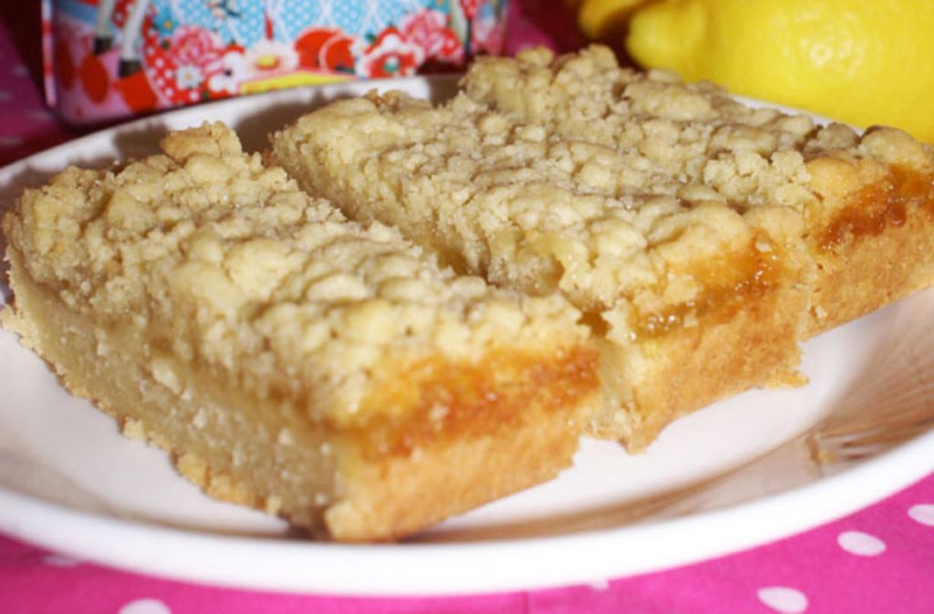 Crumble top lemon curd shortbread Snack Recipes GoodTo