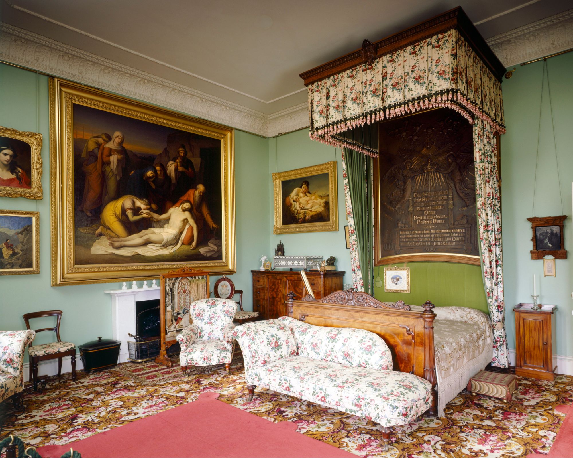 queen victoria's bedroomat Osbourne house on the isle of wight