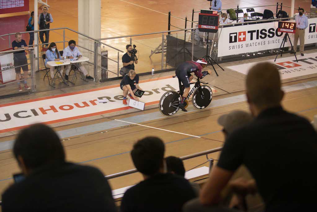 Alex Dowsett in Aquascalientes, Mexico during his UCI Hour Record attempt