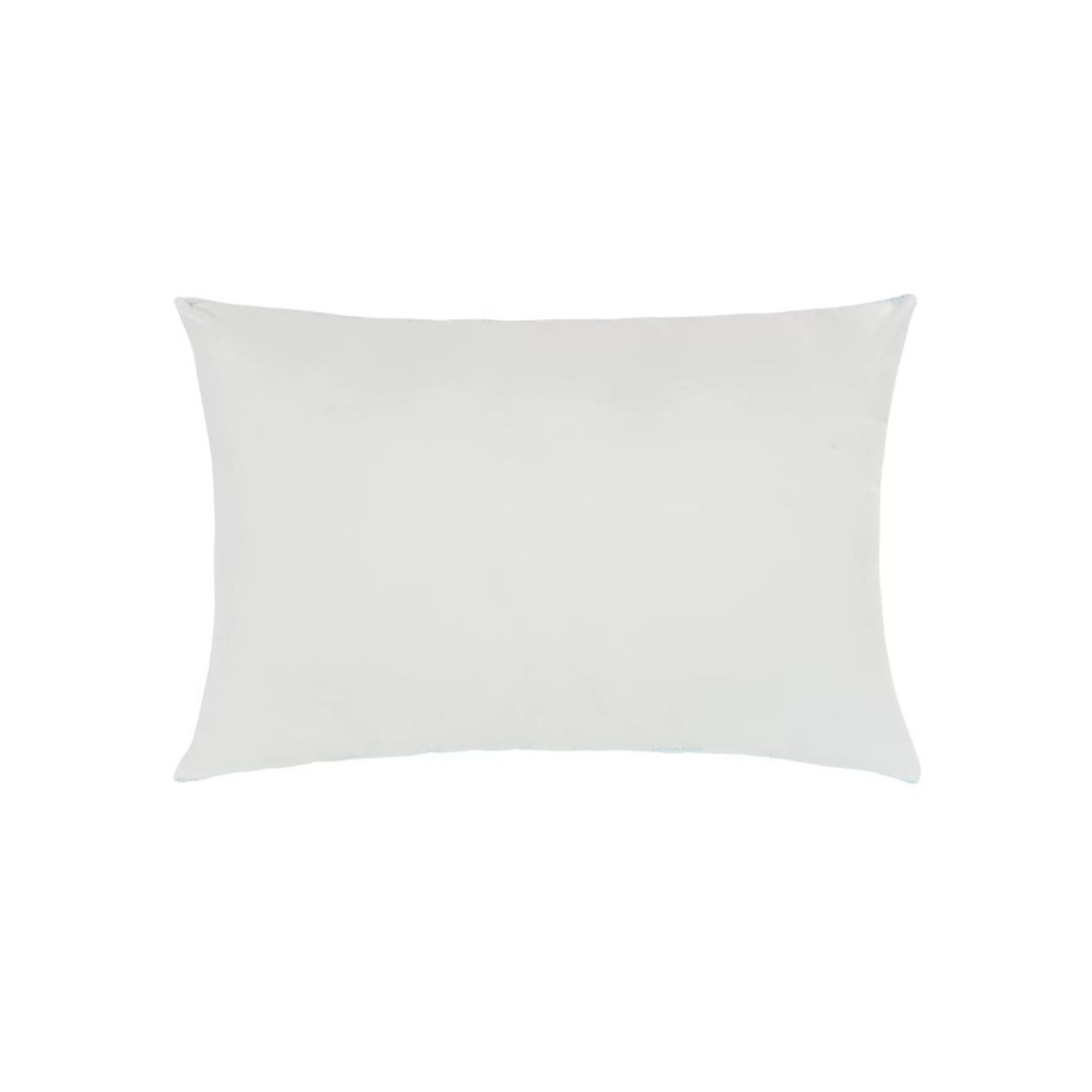 Bantal putih yang kokoh