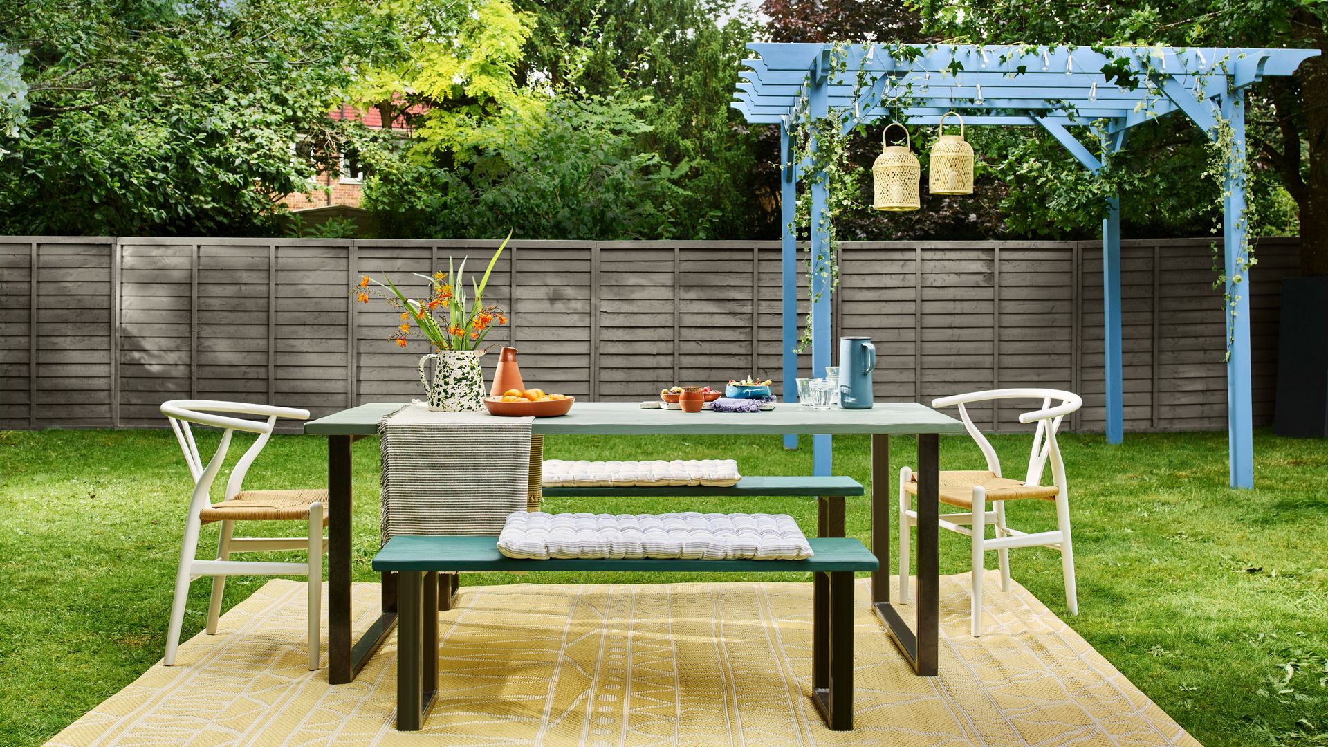What Colour Fence Paint Makes Garden Look Bigger
