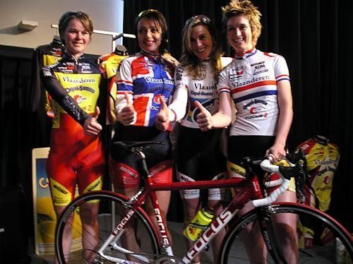 Thumbs up! From Veerle Ingels, Anita Valen, Hanka Kupfernagel and Emma Davies