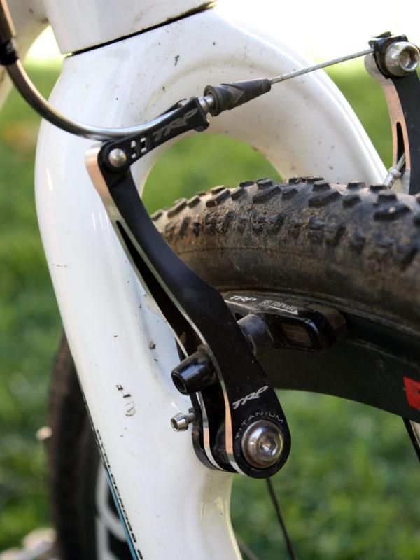 The stout aluminum arms surrender virtually no flex when the levers are pulled tight