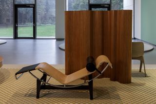 Screen and lounge chair by Le Corbusier