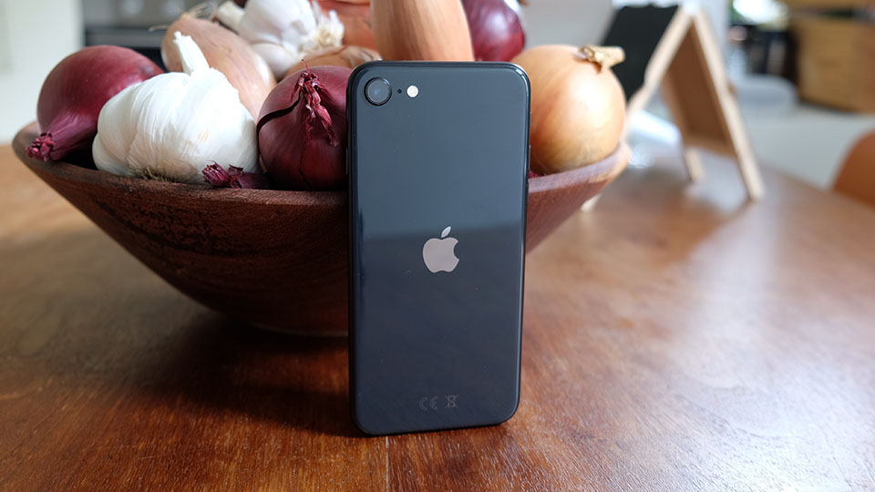 iPhone SE review: 5 things to know about Apple’s bargain phone