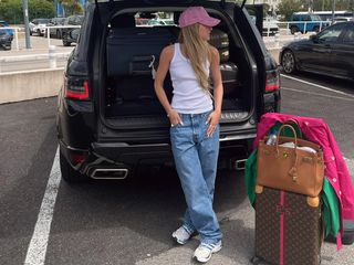 Emili Sindlev with luggage