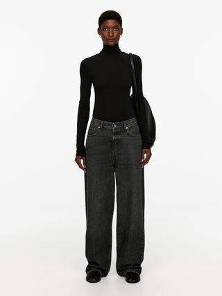 Black loose-fitting jeans from Arket