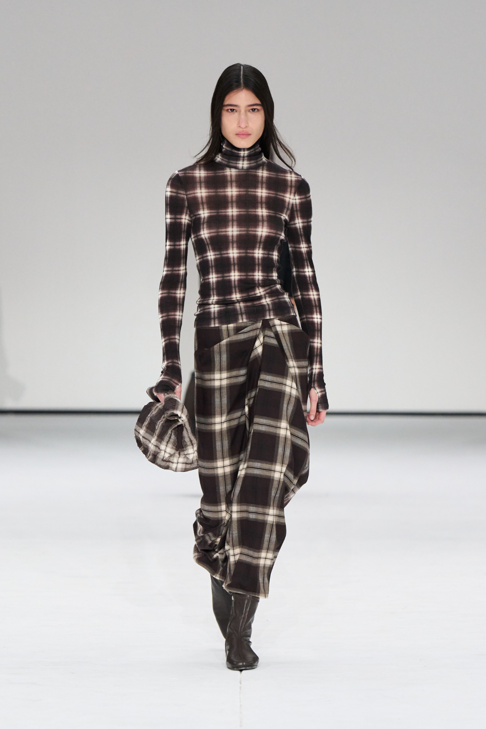 Cos AW25 nyfw catwalk show - plaid skirt and long-sleeve top
